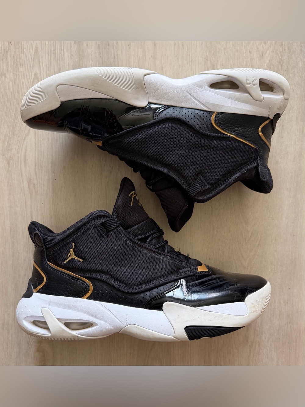 Air Jordan Max Aura 4 Gold Black Sneaker Sz 10.5 *See Pics
